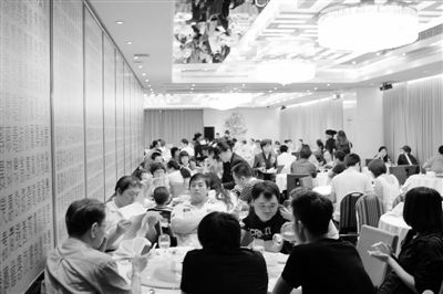 ‘星空官方网站’子宫肌瘤药后月经咋不正常(图1) 星空官方网站